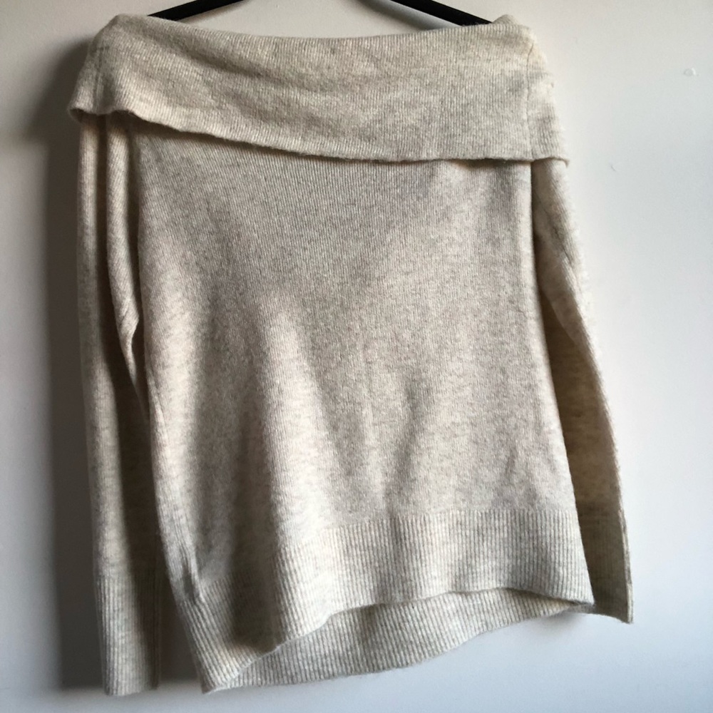 Abercrombie & Fitch Off shoulder cream sweater